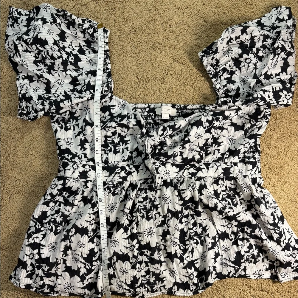 LOFT‎ Black and White Floral Puff Sleeve Blouse